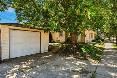 2202 S 70th St, West Allis, WI 53219 - Photo 23