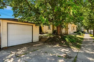 2202 S 70th St, West Allis, WI 53219 - Photo 23