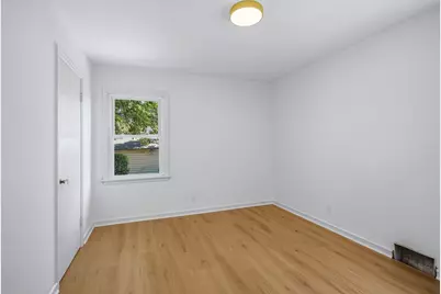 2202 S 70th St, West Allis, WI 53219 - Photo 11