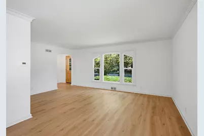 2202 S 70th St, West Allis, WI 53219 - Photo 9
