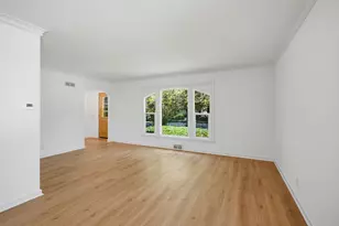 2202 S 70th St, West Allis, WI 53219 - Photo 9