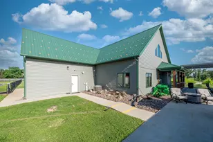 22200 W 6 Mile Rd, Racine, WI 53126 - Photo 13