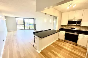1660 N Prospect Ave, Milwaukee, WI 53202 - Photo 3