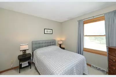 8795 S Lizanne Dr, Oak Creek, WI 53154 - Photo 31