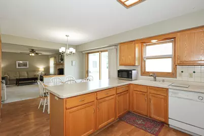 8795 S Lizanne Dr, Oak Creek, WI 53154 - Photo 19