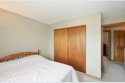 8795 S Lizanne Dr, Oak Creek, WI 53154 - Photo 29