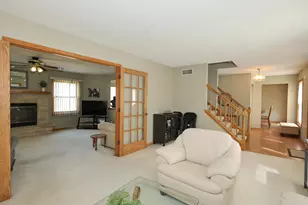 8795 S Lizanne Dr, Oak Creek, WI 53154 - Photo 9