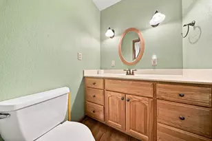 5069 W Colonial Ct, Greenfield, WI 53220 - Photo 11