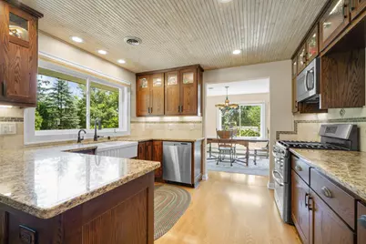 818  Badger Ln, West Bend, WI 53095 - Photo 9