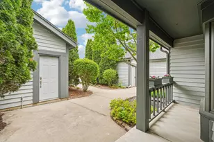W176S7494 Harbor Cir, Muskego, WI 53150 - Photo 11