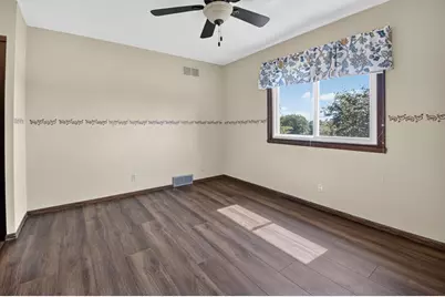 7236 S Delaine Dr #4-7236, Oak Creek, WI 53154 - Photo 13