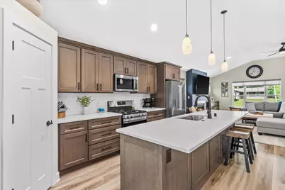 W242N6316  Oak Dr, Sussex, WI 53089 - Photo 9