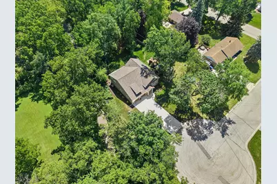 W242N6316  Oak Dr, Sussex, WI 53089 - Photo 3