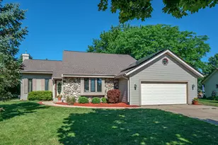 1716 Erin Ln, Waukesha, WI 53188 - Photo 3