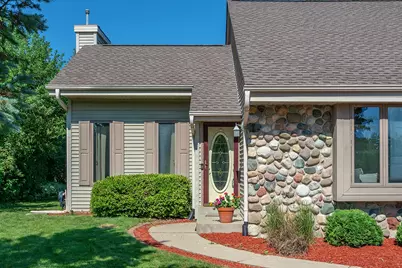 1716  Erin Ln, Waukesha, WI 53188 - Photo 5