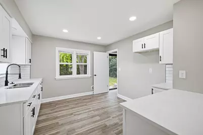 8233 W Lancaster Ave, Milwaukee, WI 53218 - Photo 5
