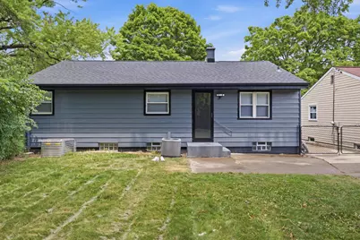 8233 W Lancaster Ave, Milwaukee, WI 53218 - Photo 15