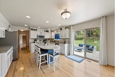 W273N2420  Arlington Ct, Pewaukee, WI 53072 - Photo 7