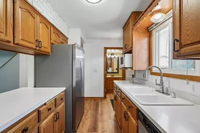 W163N11467  Windsor Ct, Germantown, WI 53022 - Photo 7