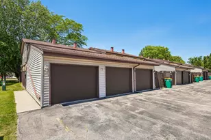 W163N11467 Windsor Ct, Germantown, WI 53022 - Photo 1