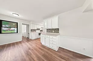 1542 W Iona Terrace, Milwaukee, WI 53221 - Photo 9
