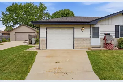 1542 W Iona Ter, Milwaukee, WI 53221 - Photo 31