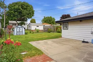 1542 W Iona Terrace, Milwaukee, WI 53221 - Photo 3