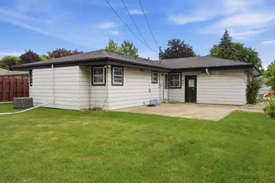 1542 W Iona Ter, Milwaukee, WI 53221 - Photo 33