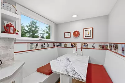 1534  Upper Pkwy, Wauwatosa, WI 53213 - Photo 9