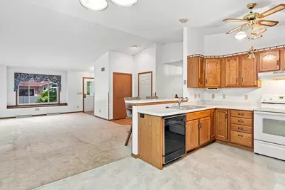 117  Manor Ct, Slinger, WI 53086 - Photo 9