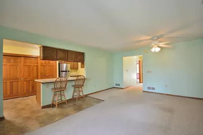 306  Hartford Sq #3, Hartford, WI 53027 - Photo 5