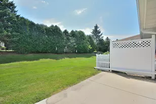 306 Hartford Square, Hartford, WI 53027 - Photo 23