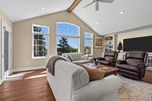 1813 Golfview Dr, Geneva, WI 53147 - Photo 9