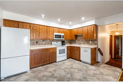 6441 S Crabapple Ct #3, Oak Creek, WI 53154 - Photo 5