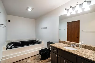 6441 S Crabapple Ct #3, Oak Creek, WI 53154 - Photo 9
