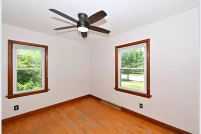 8001 W Cold Spring Rd, Greenfield, WI 53220 - Photo 11