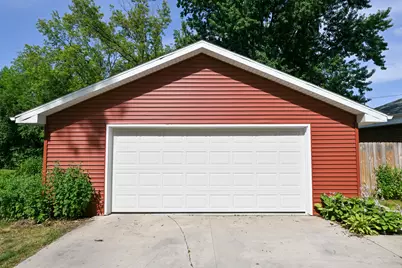 8001 W Cold Spring Rd, Greenfield, WI 53220 - Photo 23