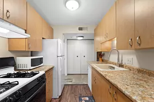 11936 W Mll Rd, Milwaukee, WI 53225 - Photo 7