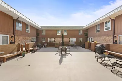 11936 W Mll Rd, Milwaukee, WI 53225 - Photo 13