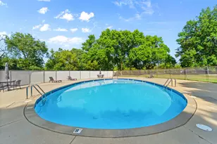 11936 W Mll Rd, Milwaukee, WI 53225 - Photo 17