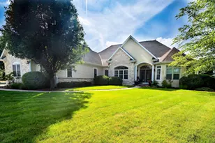 363 Sunshine Dr, Hartland, WI 53029 - Photo 1