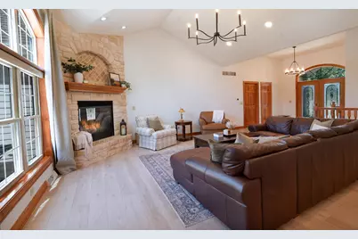 363  Sunshine Dr, Hartland, WI 53029 - Photo 7
