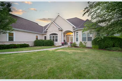 363  Sunshine Dr, Hartland, WI 53029 - Photo 1
