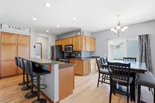 3830 Creekside Dr, Waukesha, WI 53189 - Photo 9