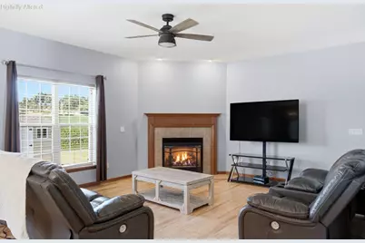 3830  Creekside Dr, Waukesha, WI 53189 - Photo 5