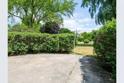 2050  Mt Kisco Dr, Elm Grove, WI 53122 - Photo 55