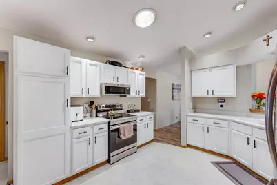 7283 S Countryside Dr, Franklin, WI 53132 - Photo 5