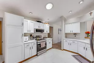 7283 S Countryside Dr, Franklin, WI 53132 - Photo 5