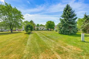 7283 S Countryside Dr, Franklin, WI 53132 - Photo 33