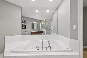 2010 E Windsor Pl, Milwaukee, WI 53202 - Photo 29